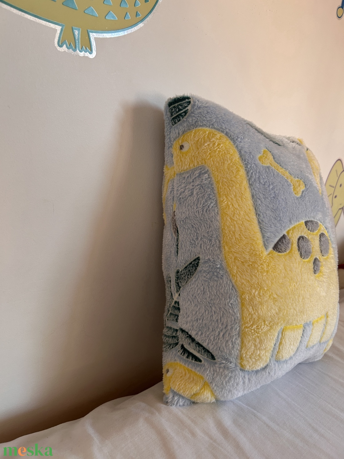 Sötétben világító dinós párna - baba - mama - babaszoba dekoráció - gyerek díszpárna - Meska.hu