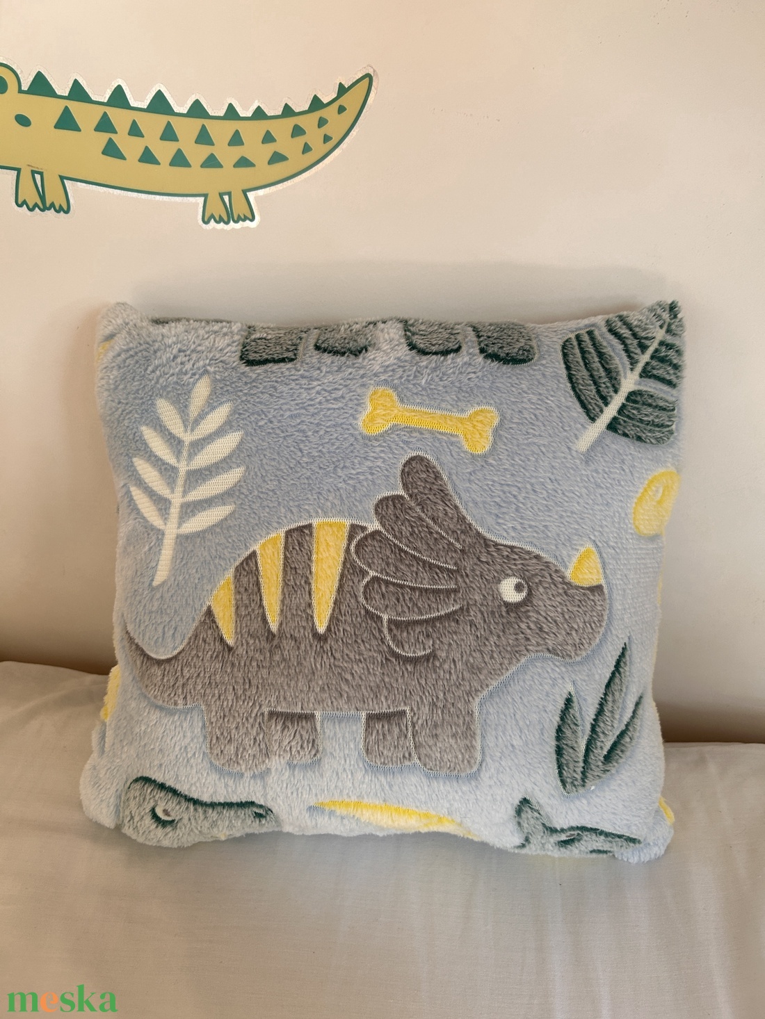 Sötétben világító dinós párna - baba - mama - babaszoba dekoráció - gyerek díszpárna - Meska.hu