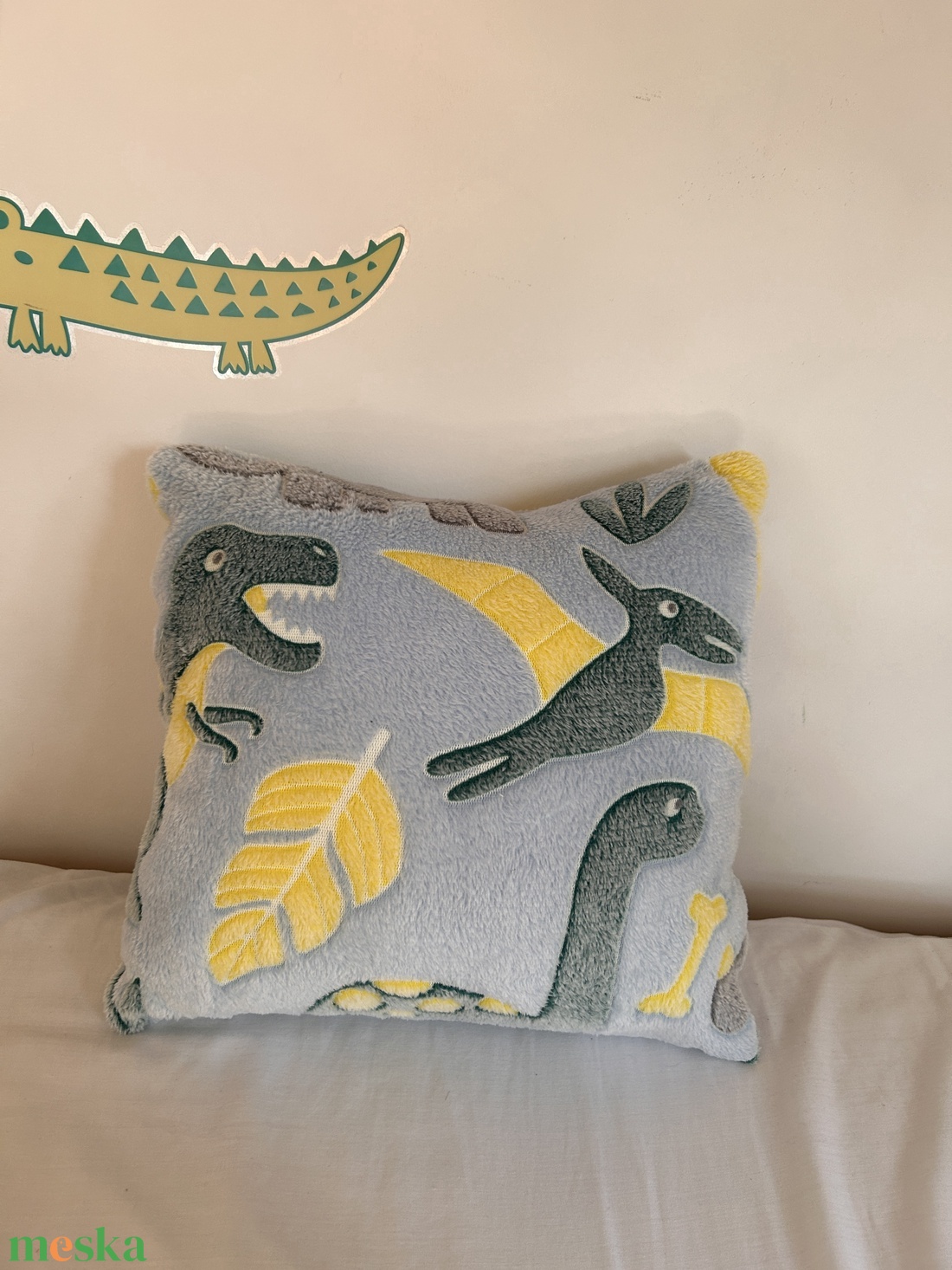 Sötétben világító dinós párna - baba - mama - babaszoba dekoráció - gyerek díszpárna - Meska.hu