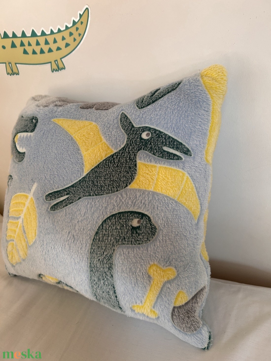 Sötétben világító dinós párna - baba - mama - babaszoba dekoráció - gyerek díszpárna - Meska.hu