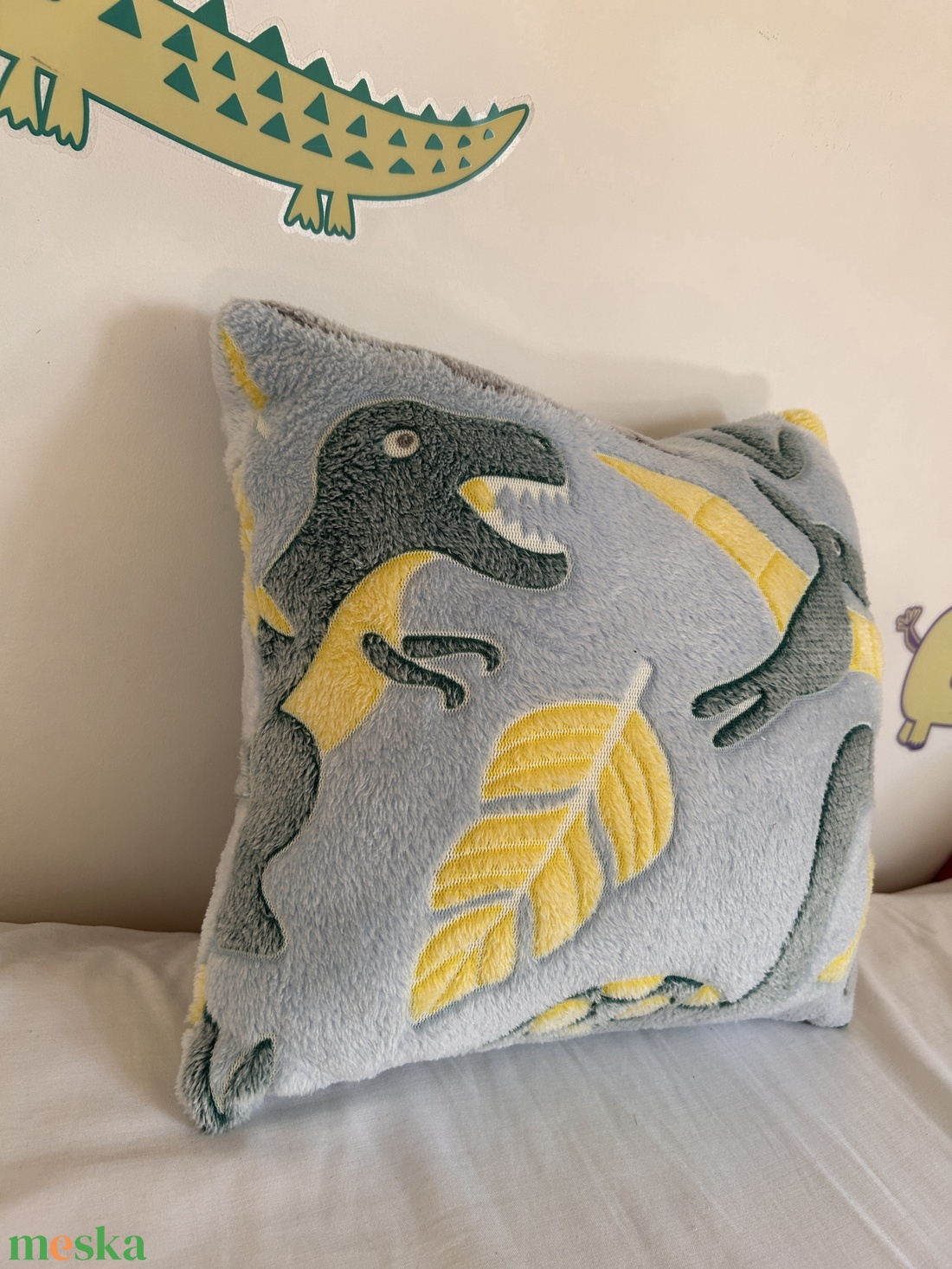 Sötétben világító dinós párna - baba - mama - babaszoba dekoráció - gyerek díszpárna - Meska.hu
