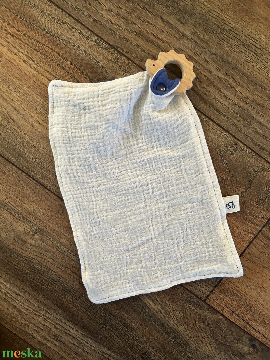 Kék-fehér szundikendő süni rágókával - baba - mama - baba játékok - szundikendő, alvóka - Meska.hu