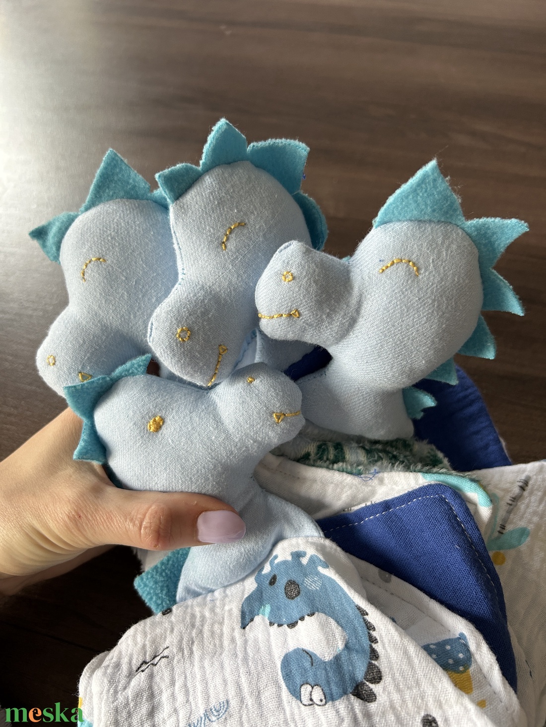  dinós szundikendő - baba - mama - baba játékok - szundikendő, alvóka - Meska.hu