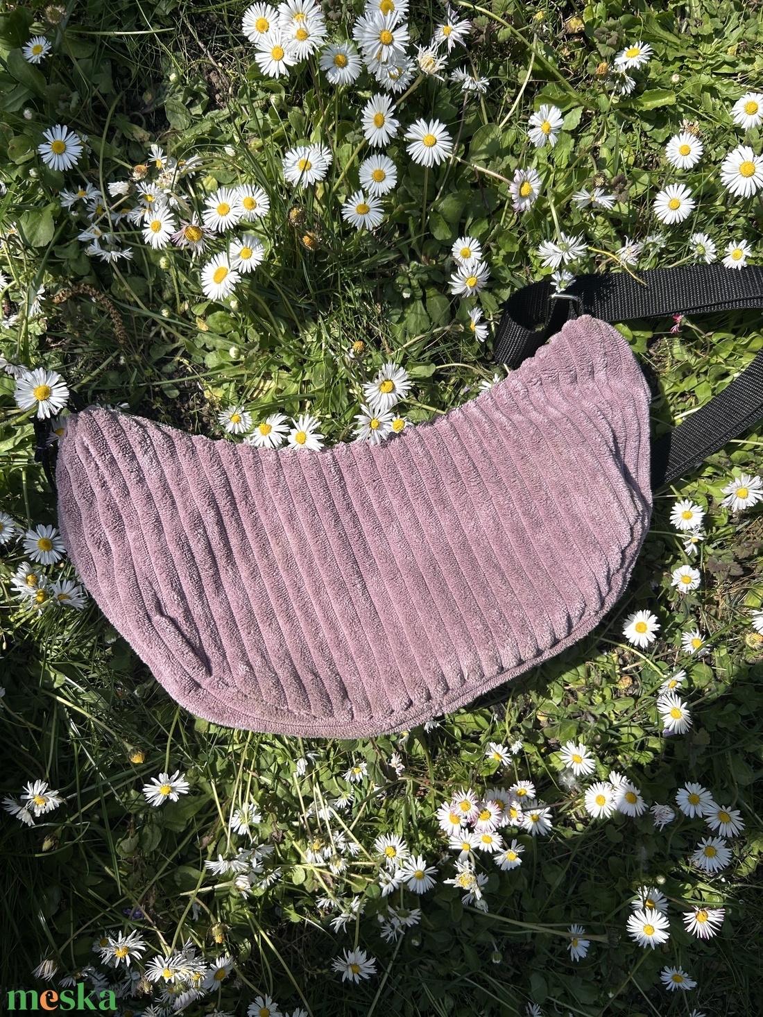 Félhold alakú puha kord táska - táska & tok - kézitáska & válltáska - vállon átvethető táska - Meska.hu