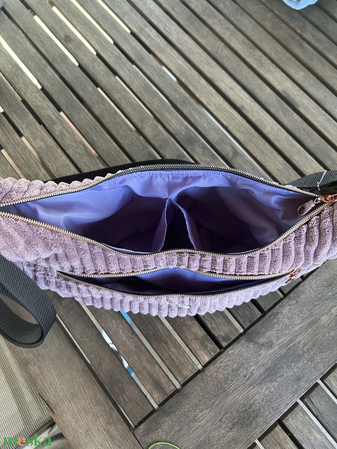 Félhold alakú puha kord táska - táska & tok - kézitáska & válltáska - vállon átvethető táska - Meska.hu