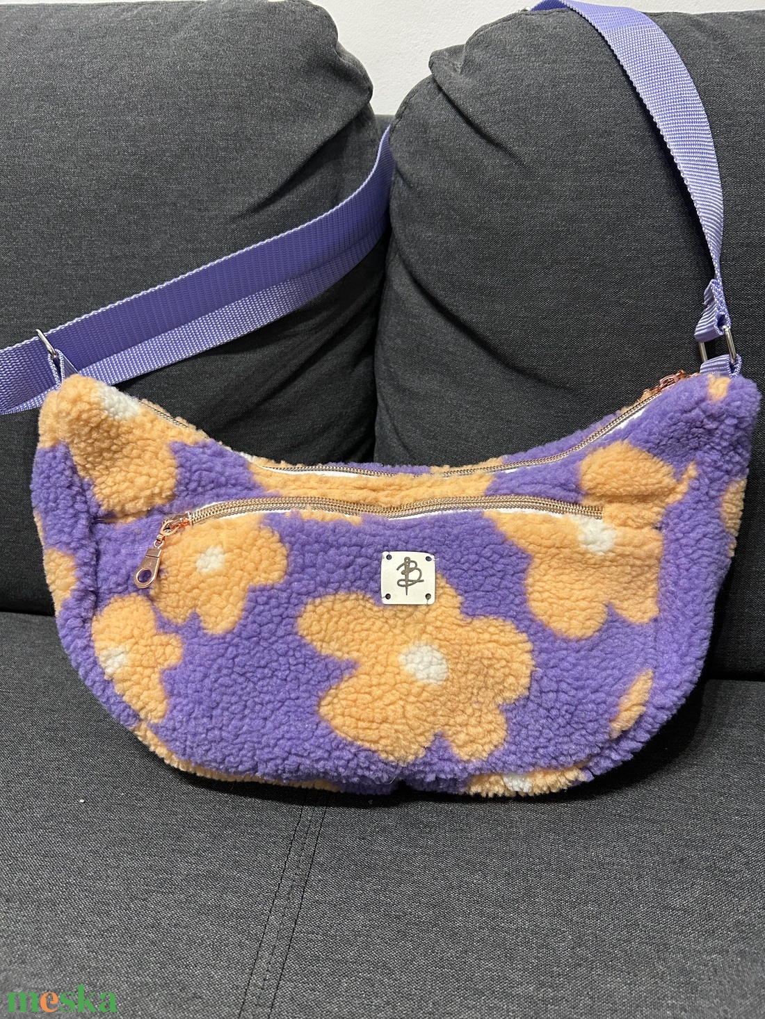 Virágos puha halfmoon táska - táska & tok - kézitáska & válltáska - vállon átvethető táska - Meska.hu