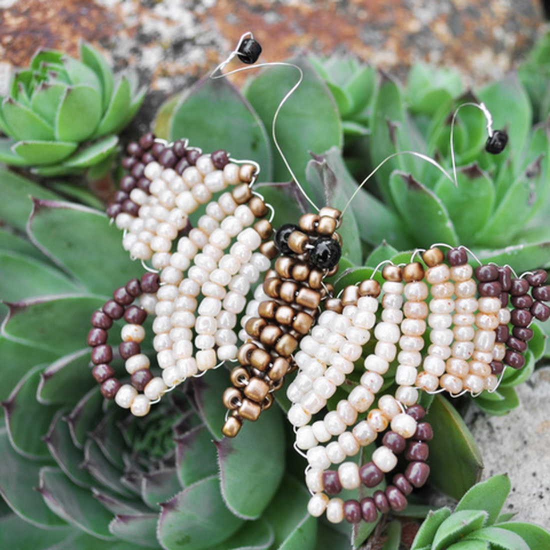 P.I.L.L.A.N.G.Ó - gyöngyfigura -  - Meska.hu