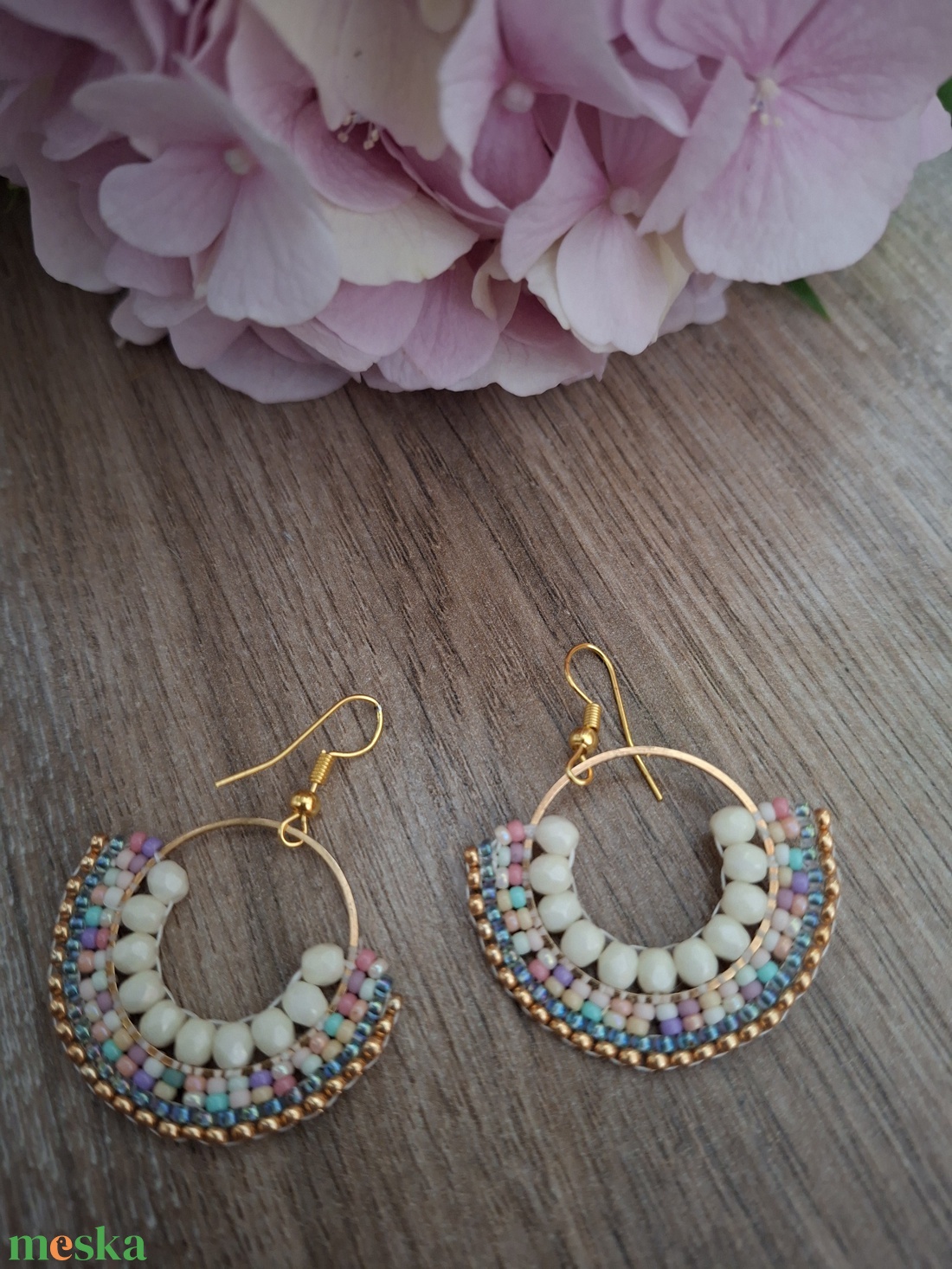 Japán üveggyöngyökből készült fülbevaló fehér - ékszer - fülbevaló - fülékszer - Meska.hu