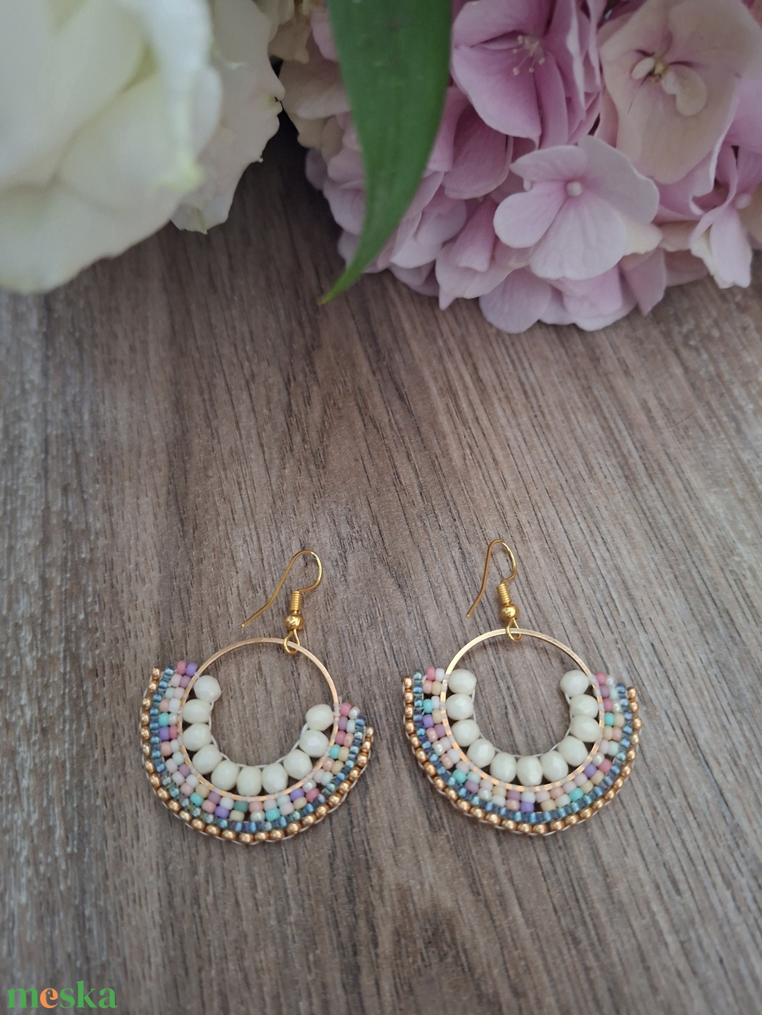 Japán üveggyöngyökből készült fülbevaló fehér - ékszer - fülbevaló - fülékszer - Meska.hu