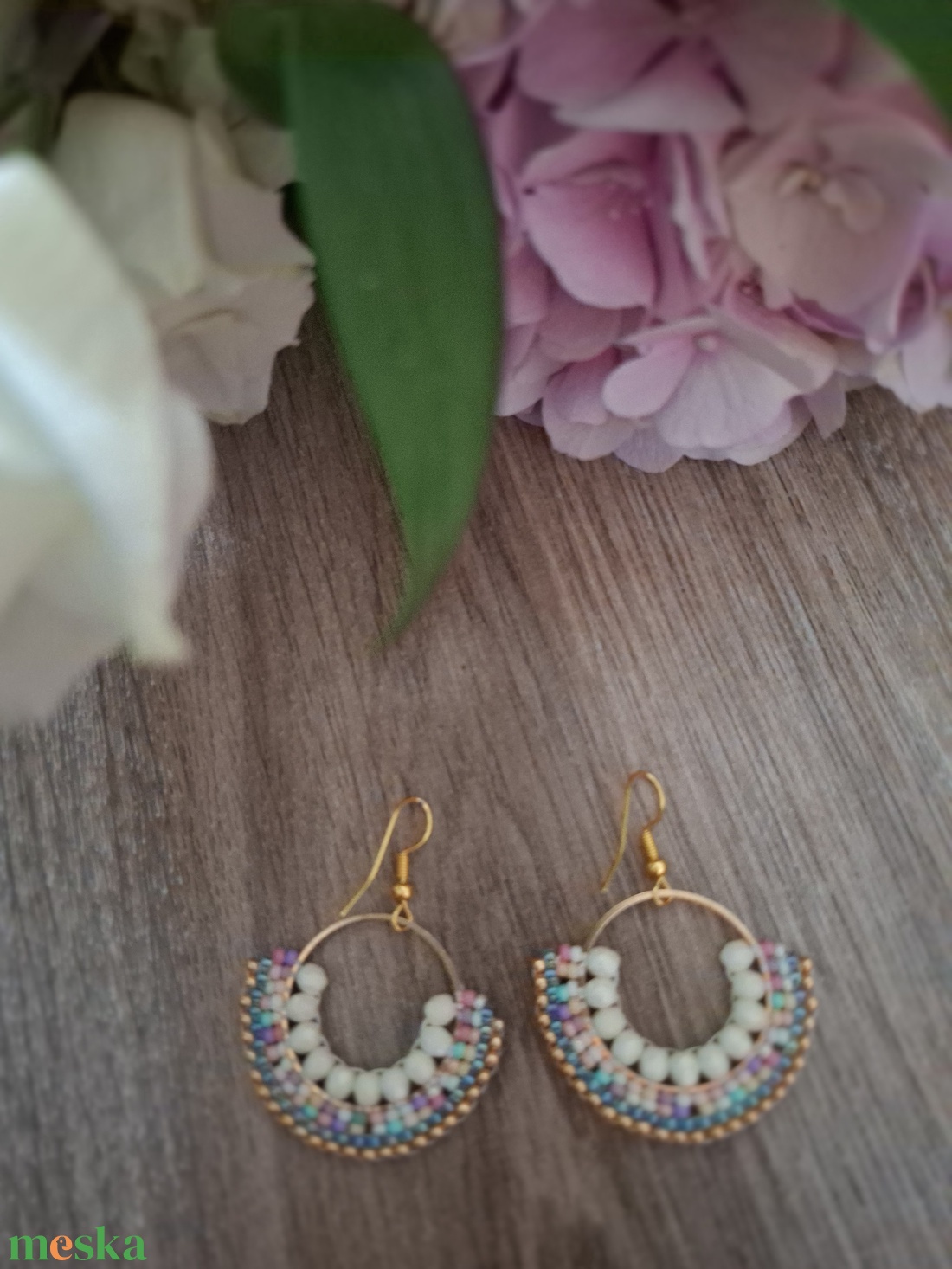 Japán üveggyöngyökből készült fülbevaló fehér - ékszer - fülbevaló - fülékszer - Meska.hu