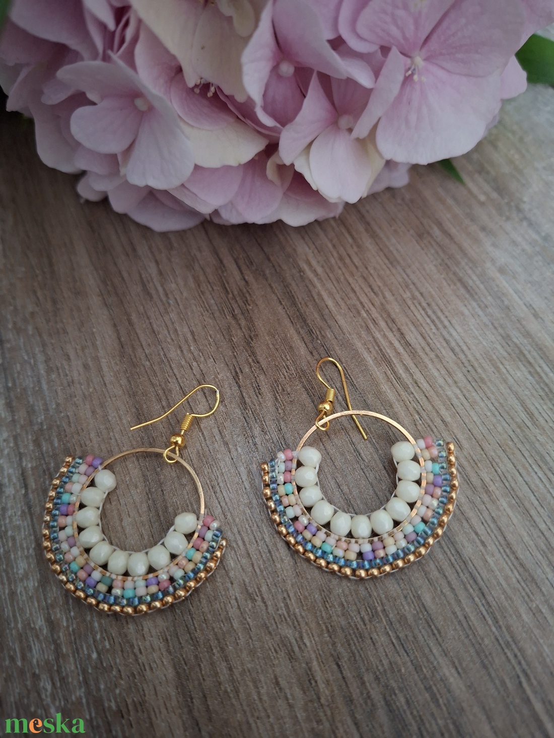 Japán üveggyöngyökből készült fülbevaló fehér - ékszer - fülbevaló - fülékszer - Meska.hu