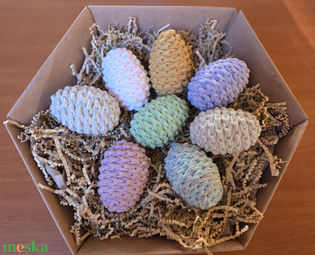 Horgolt húsvéti tojások  - ünnepi díszek, dekorációk - húsvéti díszek és dekorációk - húsvéti asztaldíszek - Meska.hu