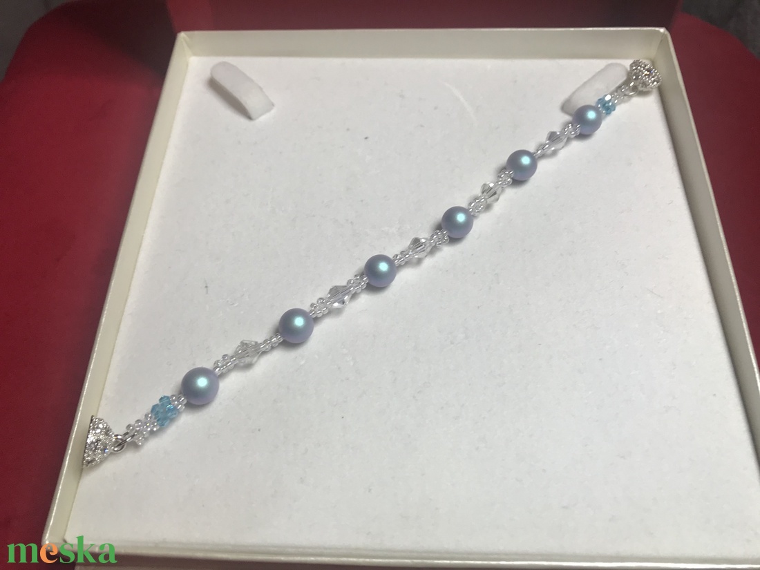 Swarovski Iridescent Light Blue gyöngy karkötő kék, crystal AB mágneskapoccsal - ékszer - karkötő - gyöngyös karkötő - Meska.hu Swarovski Iridescent Light Blue gyöngy karkötő kék, crystal AB mágneskapoccsal - ékszer - karkötő - gyöngyös karkötő - Meska.hu