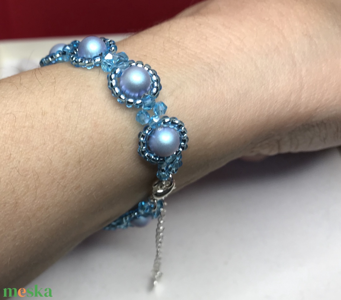 Swarovski Iridescent Light Blue Karkötő cseh üveggyöngyökkel, 925 ezüst lánccal - ékszer - karkötő - gyöngyös karkötő - Meska.hu Swarovski Iridescent Light Blue Karkötő cseh üveggyöngyökkel, 925 ezüst lánccal - ékszer - karkötő - gyöngyös karkötő - Meska.hu
