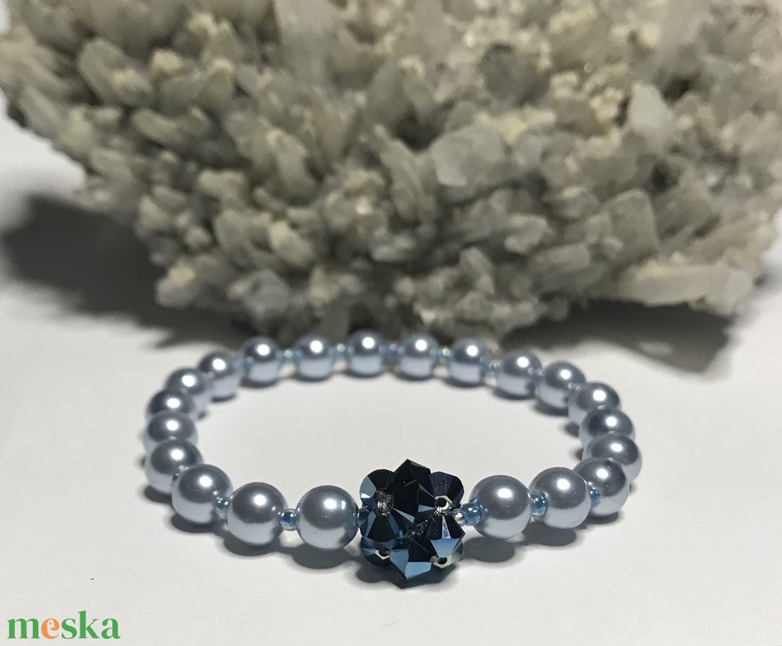 Gyöngy Swarovski Mettalic Blue charmos karkötő világoskék gyönggyel - ékszer - karkötő - Meska.hu Gyöngy Swarovski Mettalic Blue charmos karkötő világoskék gyönggyel - ékszer - karkötő - Meska.hu