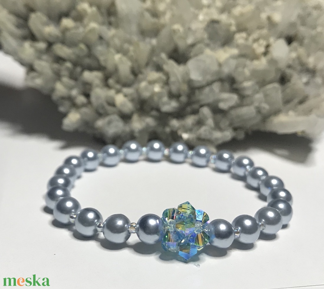 Gyöngy Swarovski Aquamarine AB charmos karkötő világoskék gyönggyel - ékszer - karkötő - gyöngyös karkötő - Meska.hu Gyöngy Swarovski Aquamarine AB charmos karkötő világoskék gyönggyel - ékszer - karkötő - gyöngyös karkötő - Meska.hu