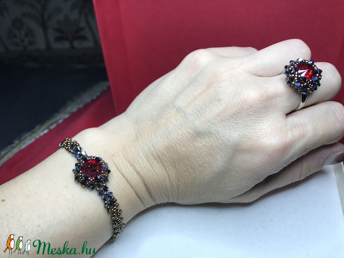 Swarovski gyűrű Piros, Metallic Blue Egyedi nikkelmentes, jegygyűrű - ékszer - gyűrű - többköves gyűrű - Meska.hu