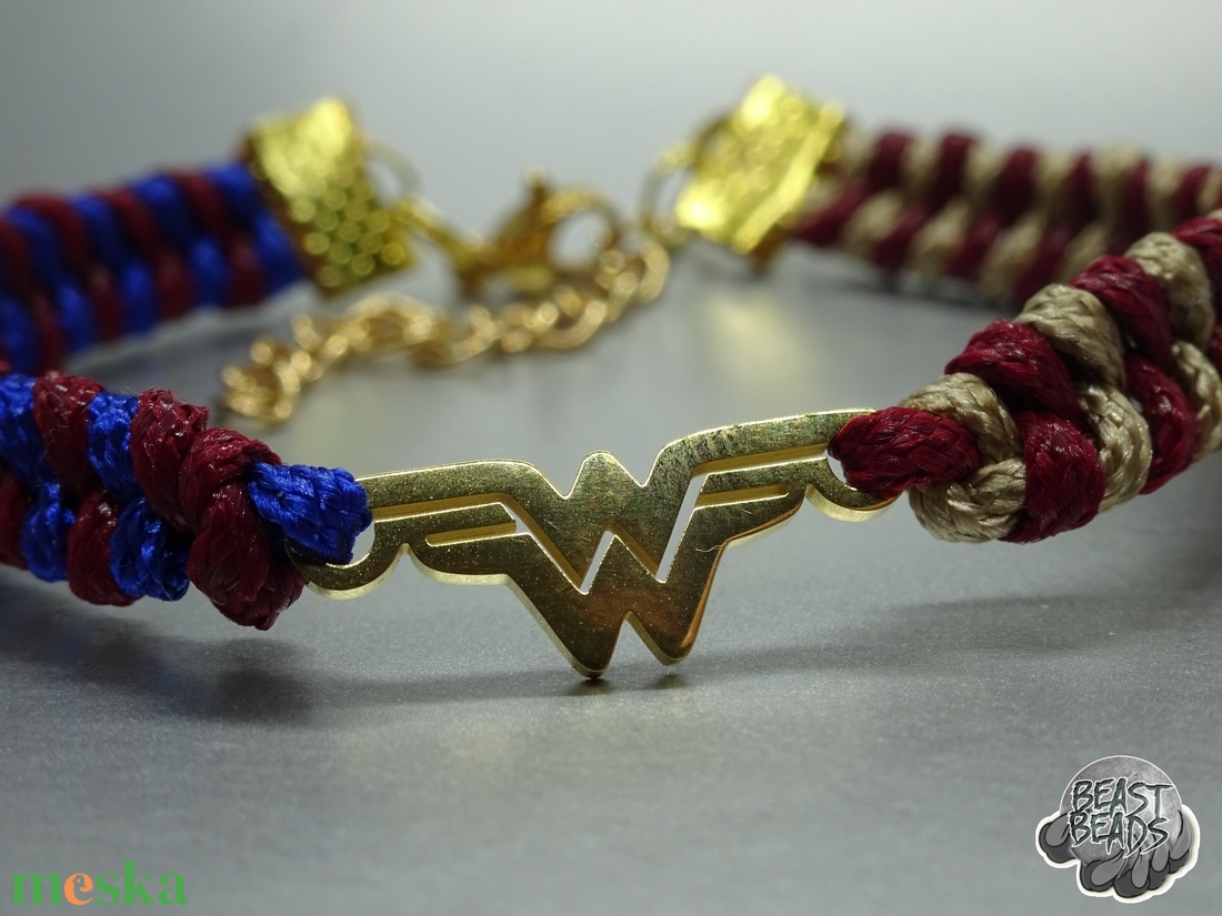 Wonder Woman fonott karkötő - ékszer - karkötő - karkötő medállal - Meska.hu