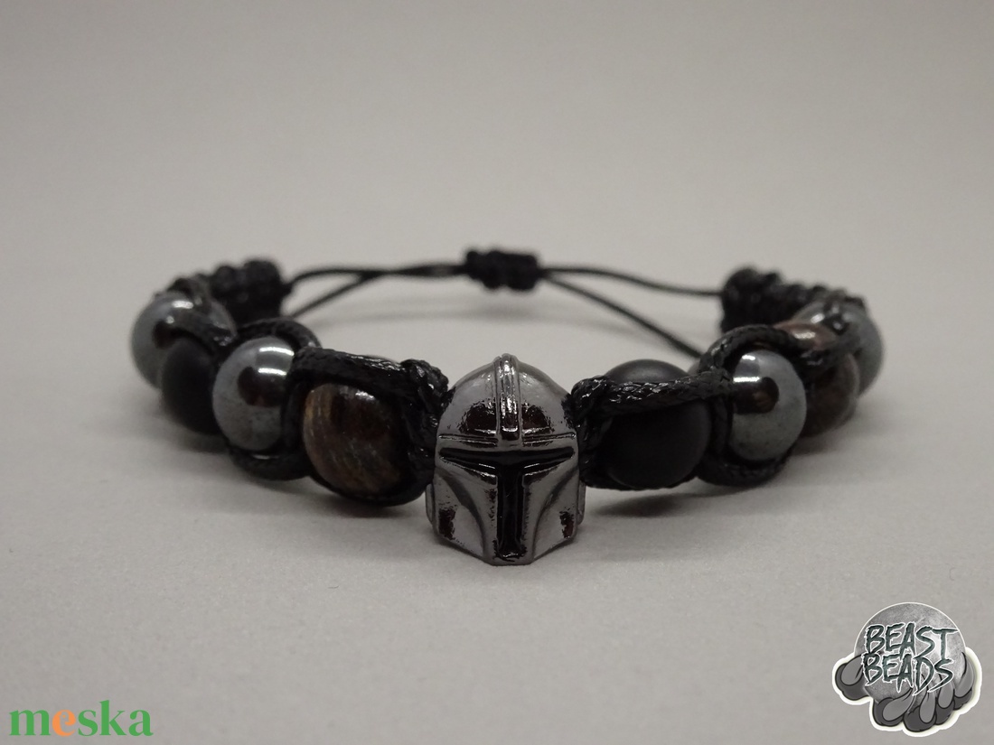 The Bounty Hunter - The Mandalorian fonott karkötő - ékszer - karkötő - karkötő medállal - Meska.hu The Bounty Hunter - The Mandalorian fonott karkötő - ékszer - karkötő - karkötő medállal - Meska.hu
