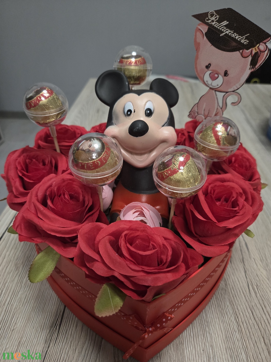 Szív alakú Mickey egeres rózsabox - otthon & életmód - dekoráció - virágdísz és tartó - csokor & virágdísz - Meska.hu Szív alakú Mickey egeres rózsabox - otthon & életmód - dekoráció - virágdísz és tartó - csokor & virágdísz - Meska.hu