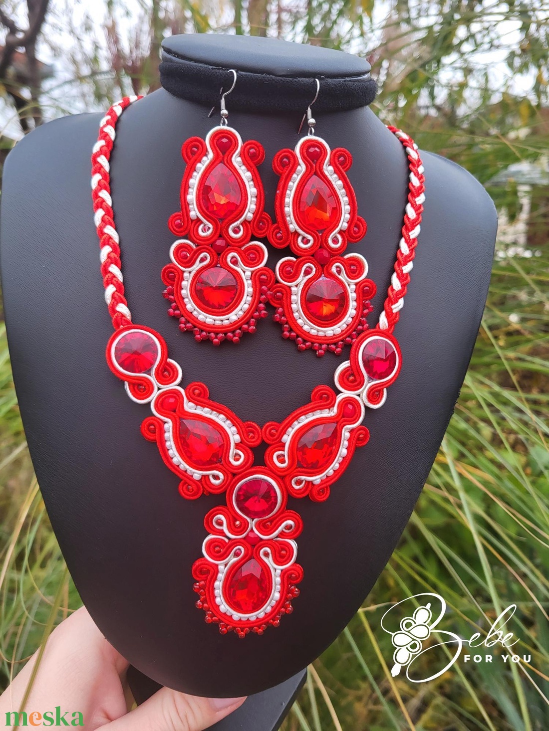 Tűzrőlpattant piros- törtfehér gyöngycsipkézett kézműves sujtás ékszerszett - ékszer - ékszerszett - Meska.hu