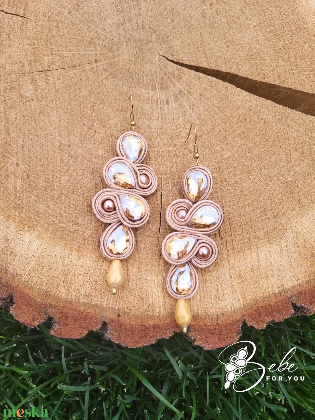 Kleopátra bézs kézműves sujtás fülbevaló - ékszer - fülbevaló - lógó fülbevaló - Meska.hu