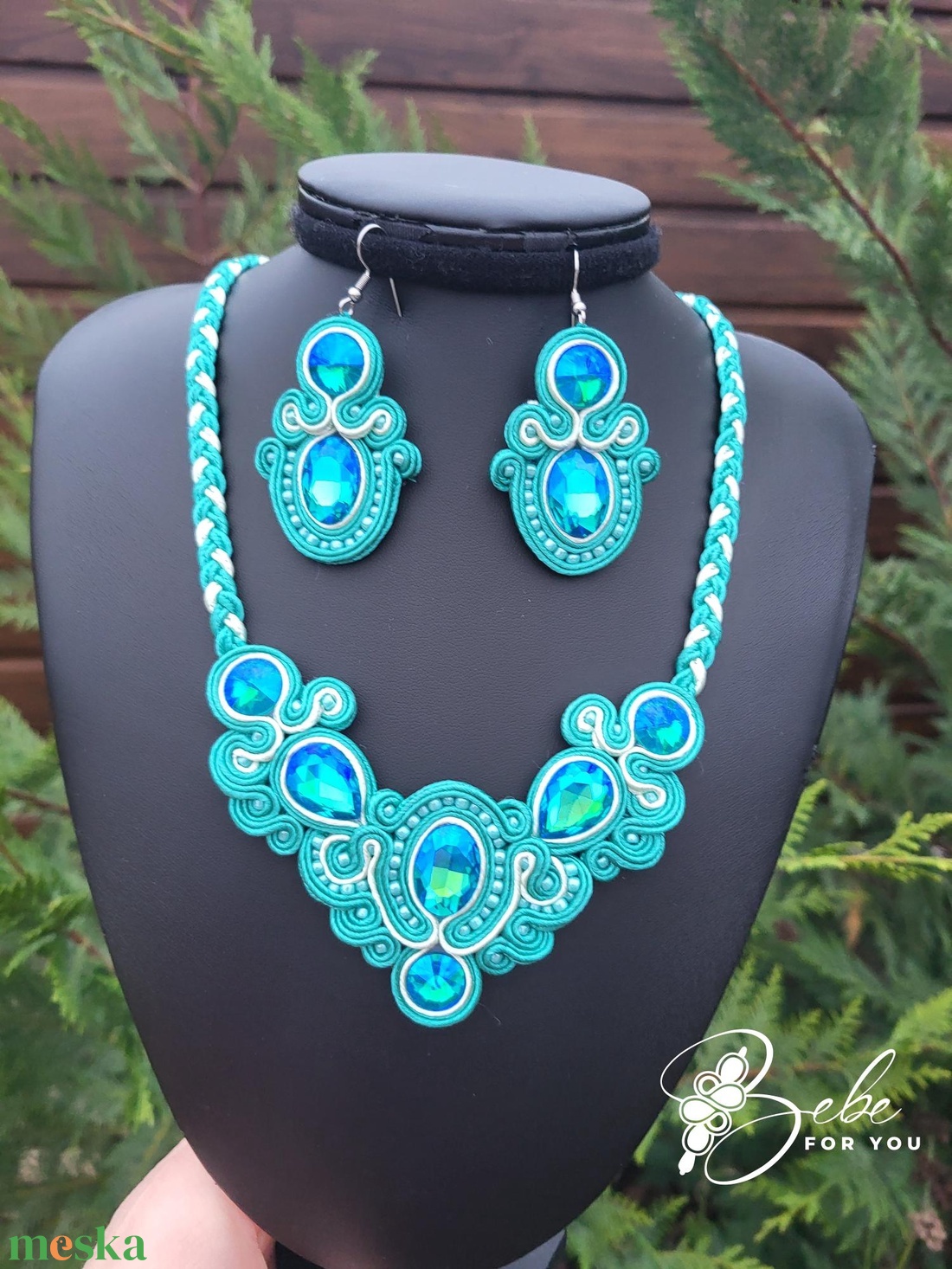Türkiz tündérkorona gyöngyözött kézműves sujtás fülbevaló és nyakék szett - ékszer - ékszerszett - Meska.hu