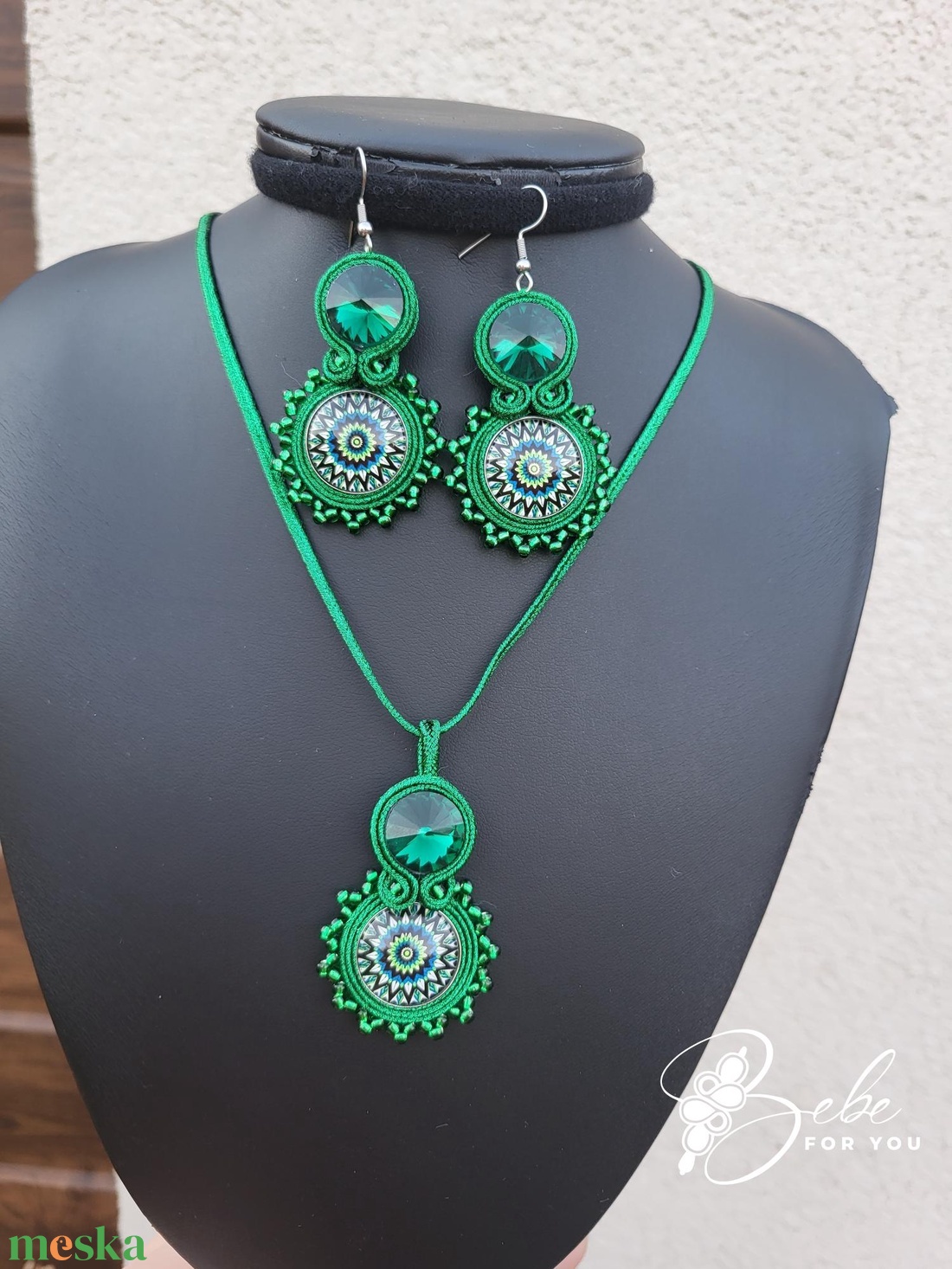 Smaragd mandala gyöngycsipkézett kézműves sujtás fülbevaló és nyaklánc szett - ékszer - ékszerszett - Meska.hu