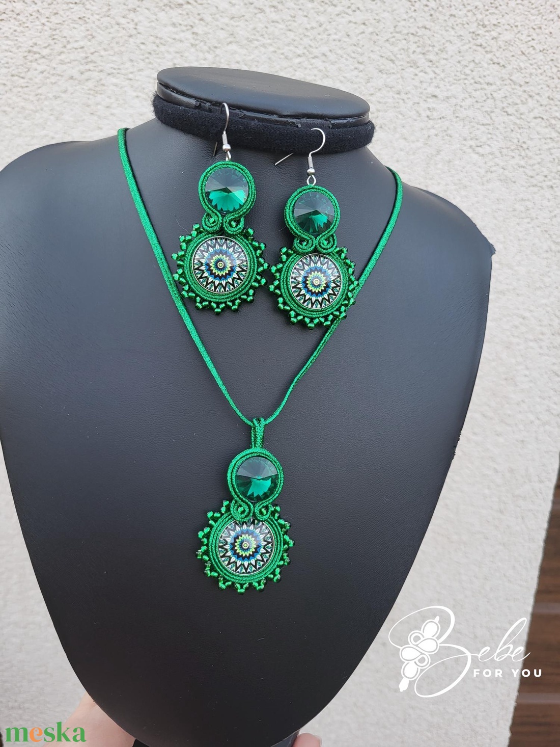 Smaragd mandala gyöngycsipkézett kézműves sujtás fülbevaló és nyaklánc szett - ékszer - ékszerszett - Meska.hu