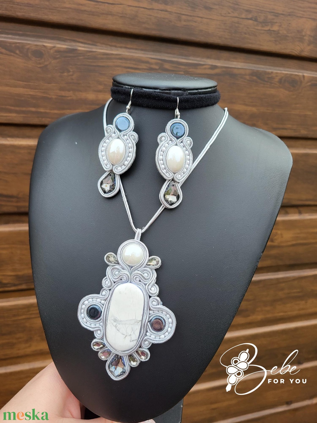 Fehér türkiz, ásványköves és porcelán lencsés kézműves sujtás ékszerszett - ékszer - ékszerszett - Meska.hu