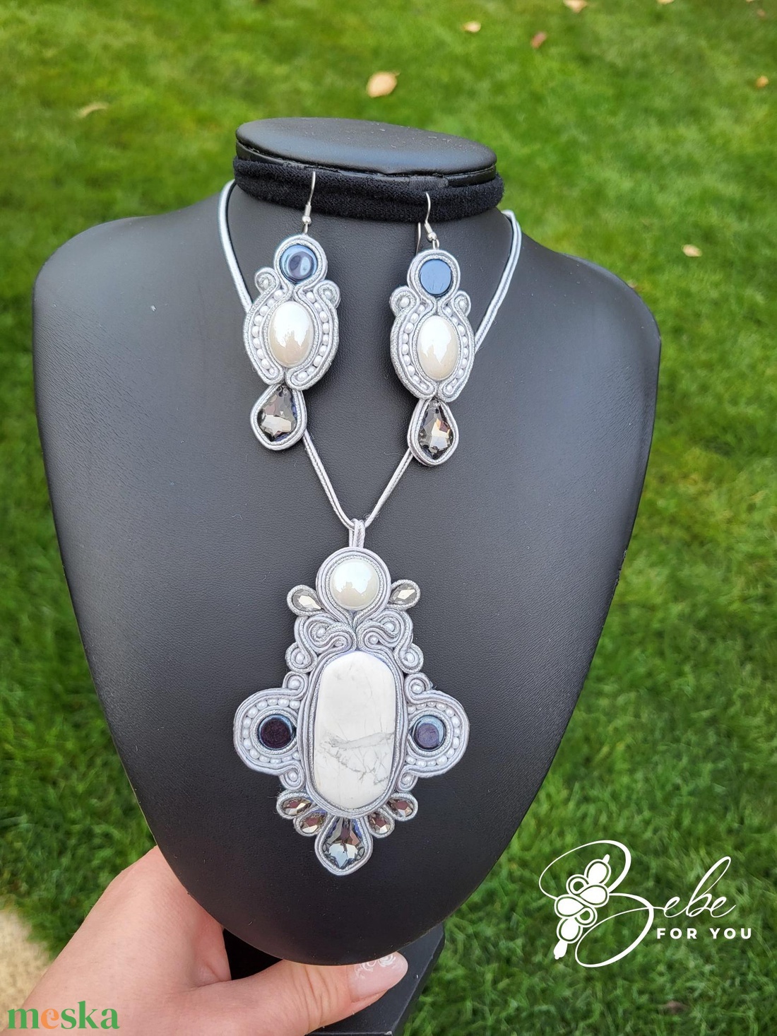 Fehér türkiz, ásványköves és porcelán lencsés kézműves sujtás ékszerszett - ékszer - ékszerszett - Meska.hu