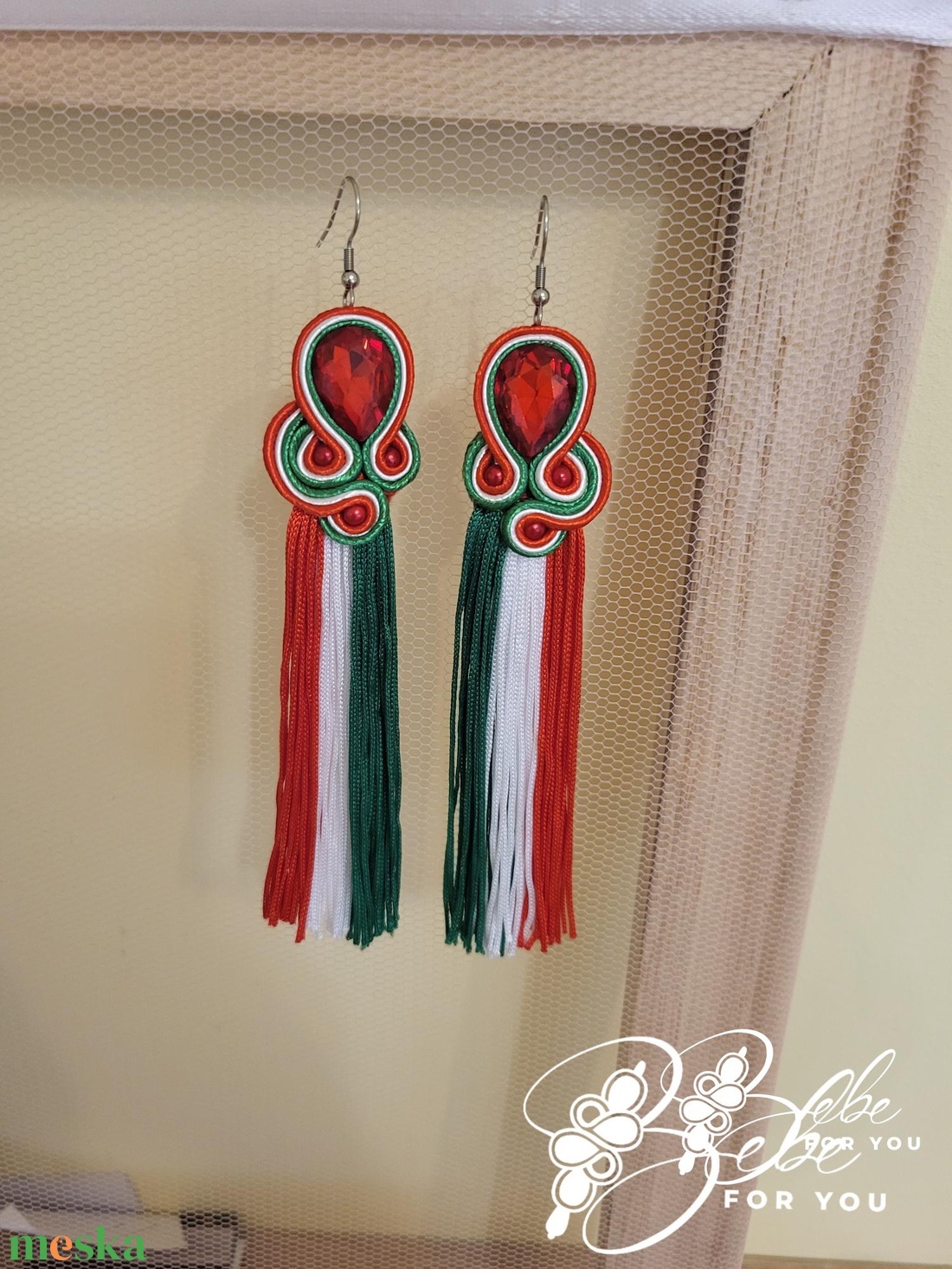 Nemzeti lobogó hosszú bojtos kézműves sujtás fülbevaló - ékszer - fülbevaló - lógó fülbevaló - Meska.hu