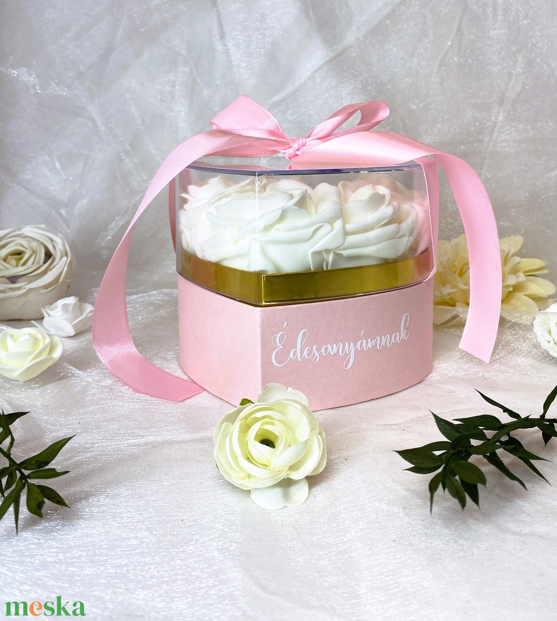 Szív  virágbox - esküvő - emlék & ajándék - szülőköszöntő ajándék - Meska.hu