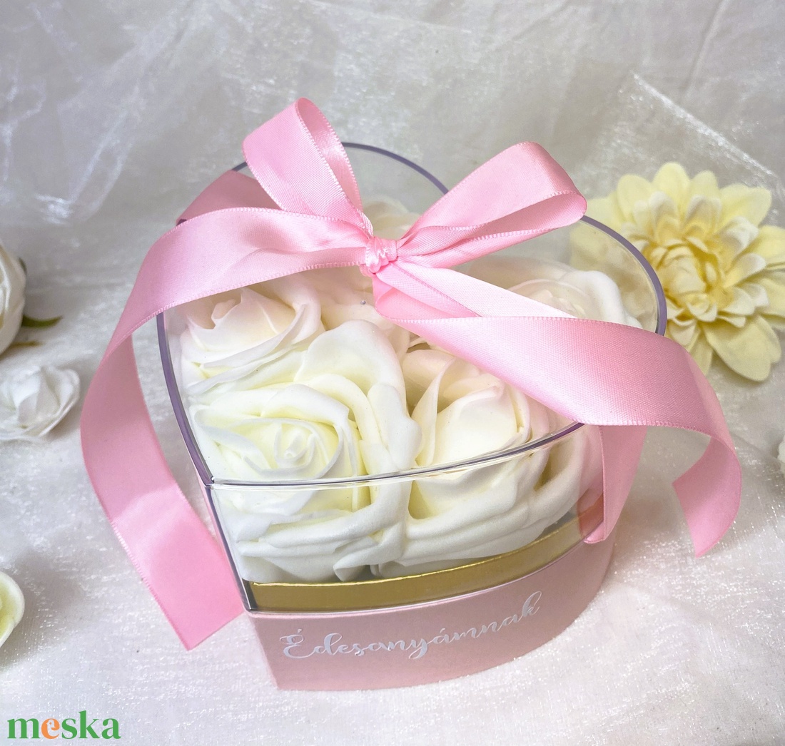 Szív  virágbox - esküvő - emlék & ajándék - szülőköszöntő ajándék - Meska.hu