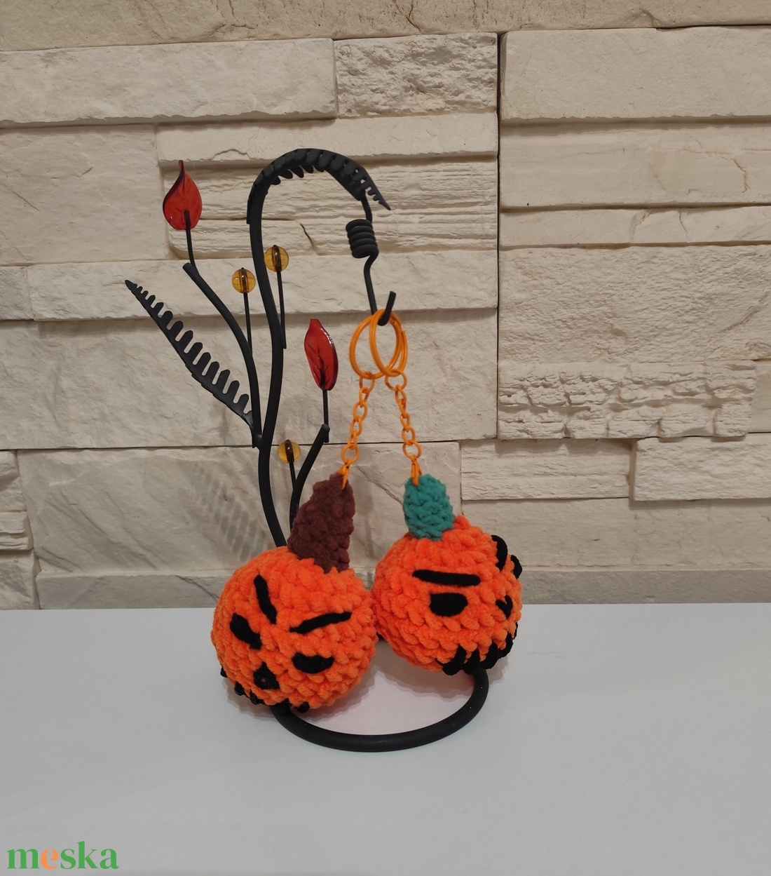 Rémséges horgolt Halloween tök kulcstartó  - otthon & életmód - dekoráció - halloween - halloweeni figurák - Meska.hu