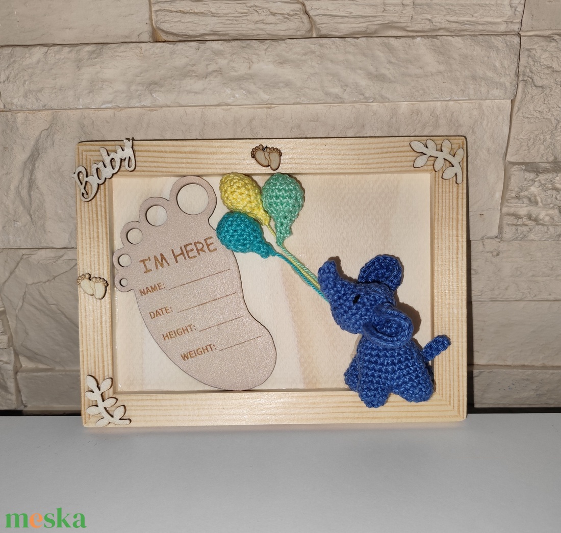 Kézműves babaköszöntő kép / ajándék - horgolt elefánttal és lufikkal - otthon & életmód - babaszoba, gyerekszoba - babaszoba kép - Meska.hu