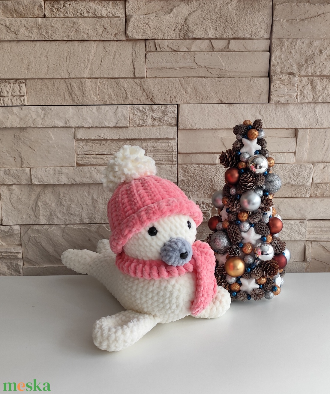 Téli fóka - horgolt plüssfigura levehető sapkával és sállal  - játék & sport - plüssállat & játékfigura - más figura - Meska.hu