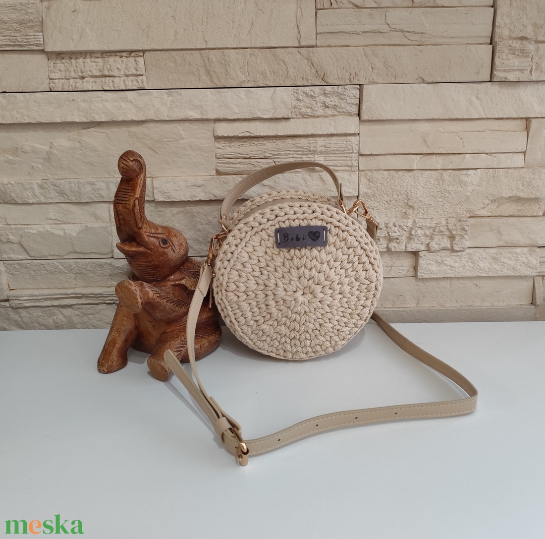 Kézzel készült kör alakú horgolt táska  - táska & tok - kézitáska & válltáska - válltáska - Meska.hu