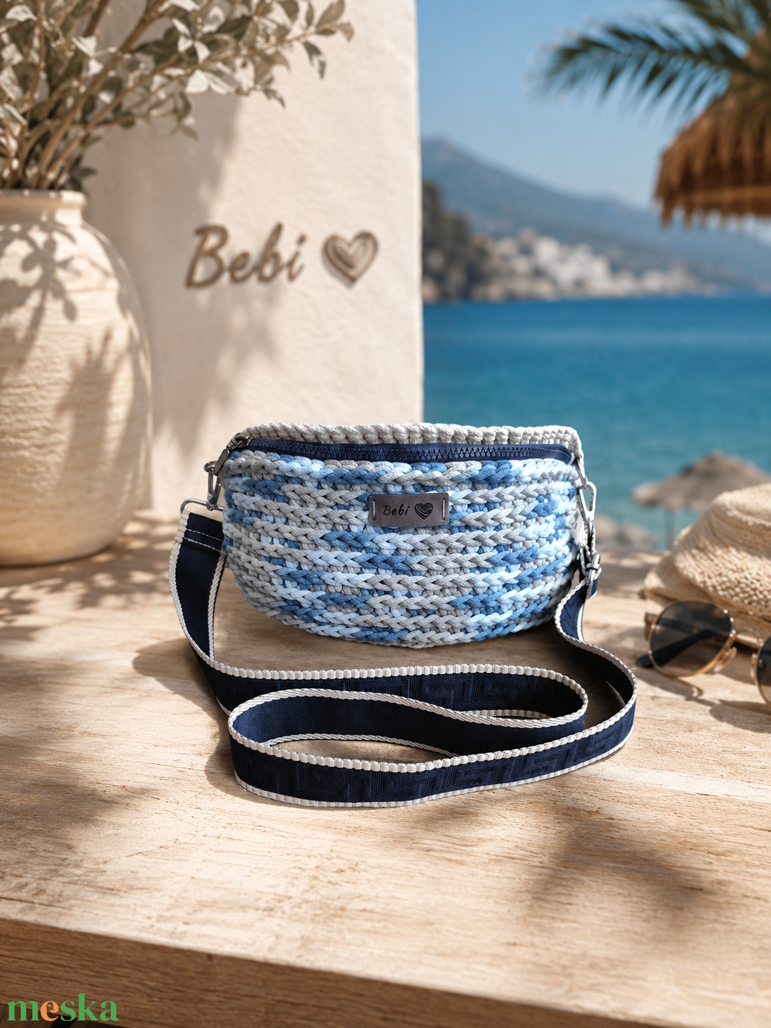 Kézzel horgolt, egyedi Bebi crossbody táska tenger ihlette színekben. - táska & tok - övtáska - Meska.hu