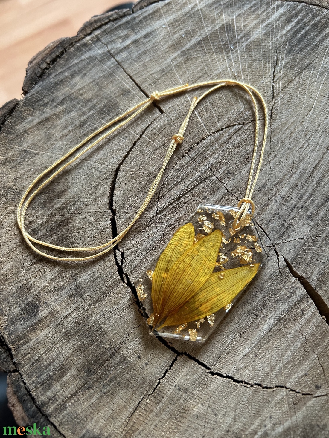 Préselt virágos medál, nyaklánc - ékszer - nyaklánc - medálos nyaklánc - Meska.hu