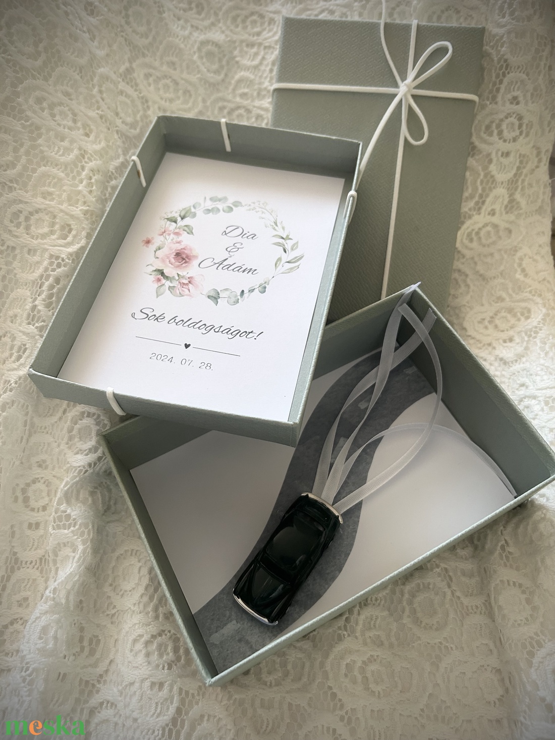 zöld autós Pénzátadó esküvő esküvőre nászajándék doboz dobozban pénz ajándék boríték helyett - esküvő - emlék & ajándék - nászajándék - esküvői pénzátadó doboz - Meska.hu