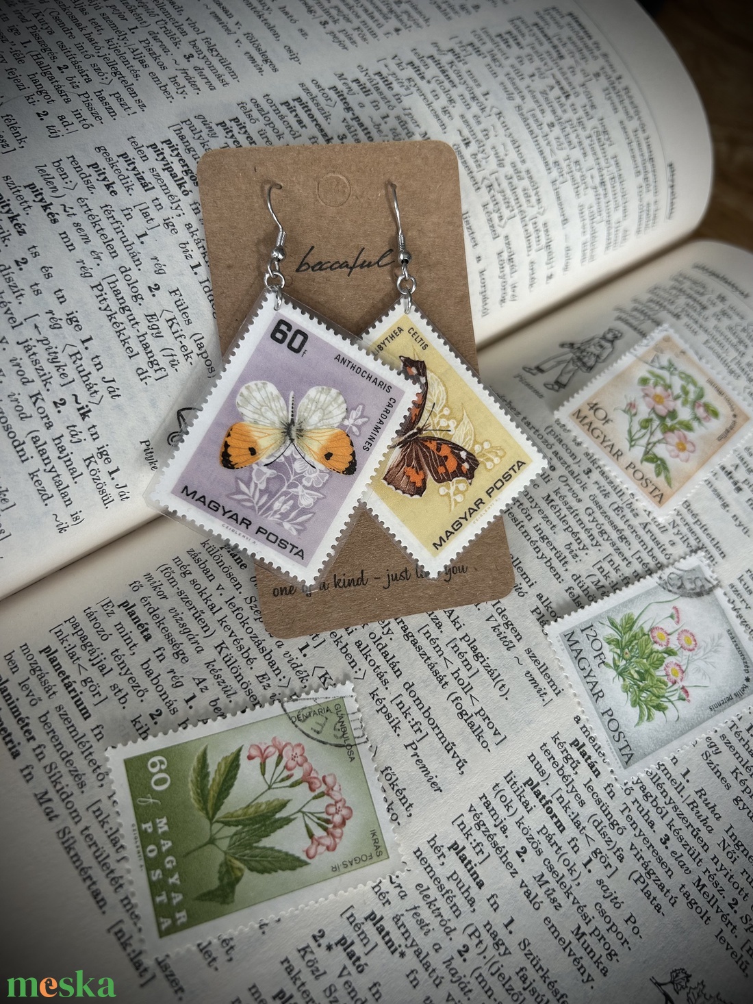Régi vintage bélyeg fülbevaló pillangós - ékszer - fülbevaló - lógó fülbevaló - Meska.hu