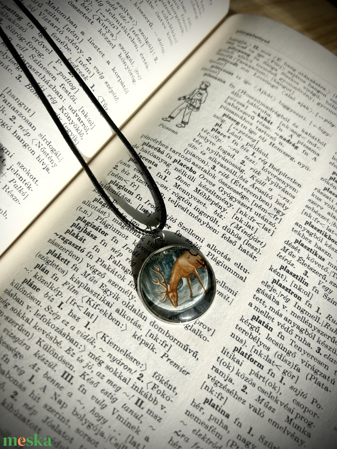 Bélsegből készült szarvasos nyaklánc - ékszer - nyaklánc - medálos nyaklánc - Meska.hu
