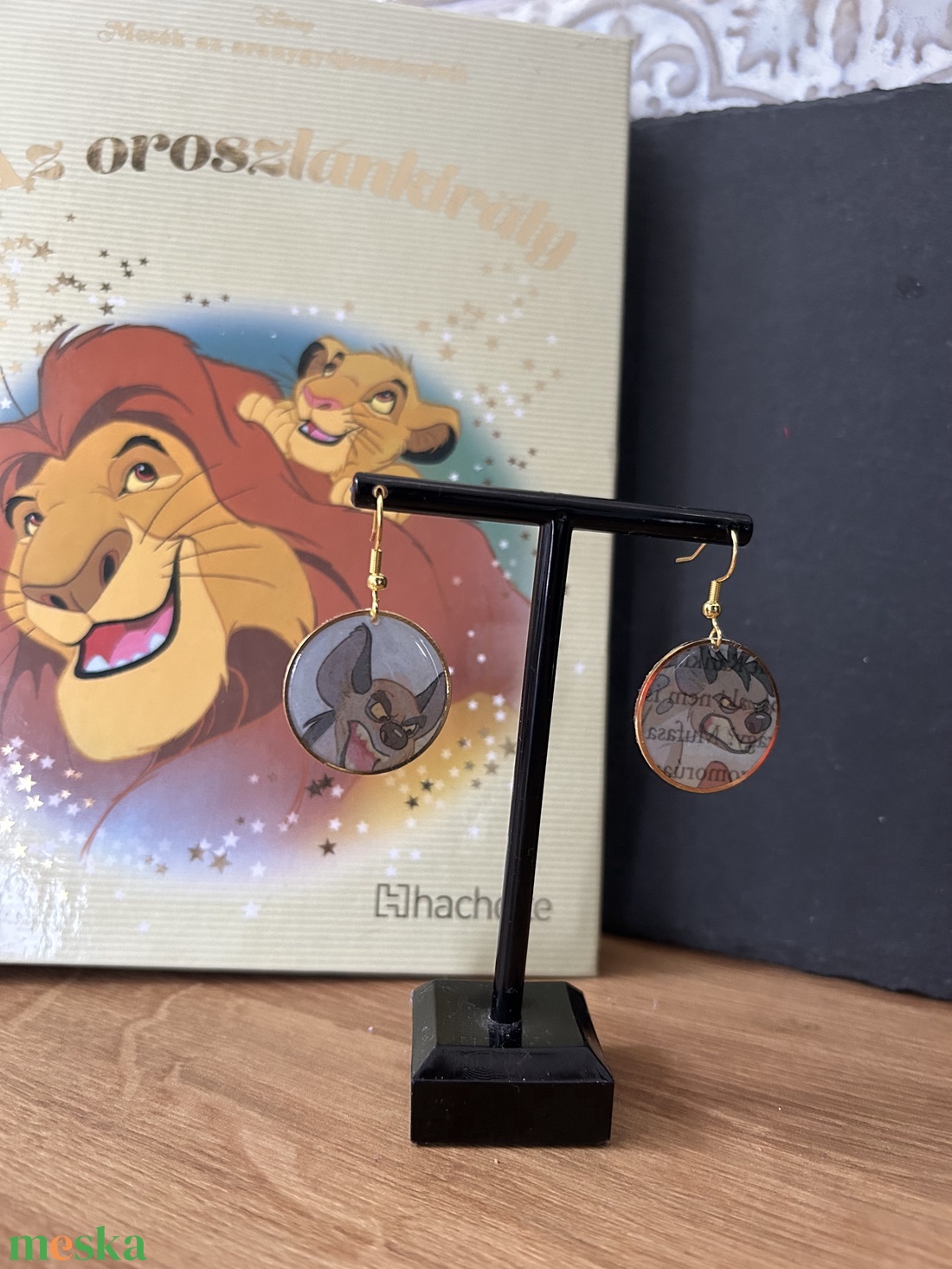 Oroszlánkirály karika fülbevaló hiéna - ékszer - fülbevaló - lógó fülbevaló - Meska.hu