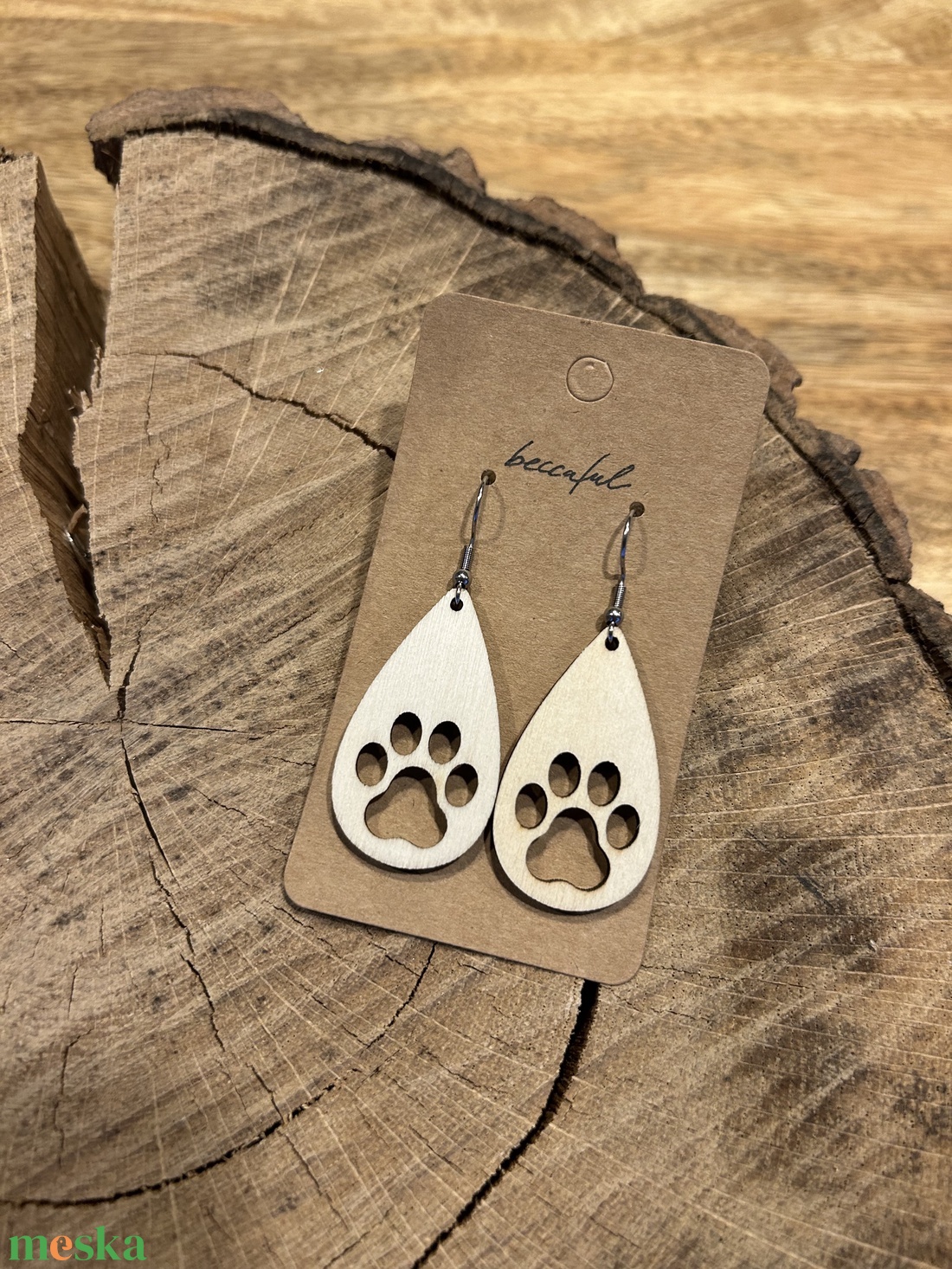 Mancs tappancs fa fülbevaló minimalista - ékszer - fülbevaló - lógó fülbevaló - Meska.hu