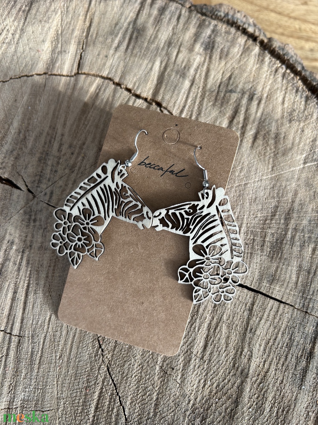 Zebra fa fülbevaló virágos - ékszer - fülbevaló - lógó fülbevaló - Meska.hu