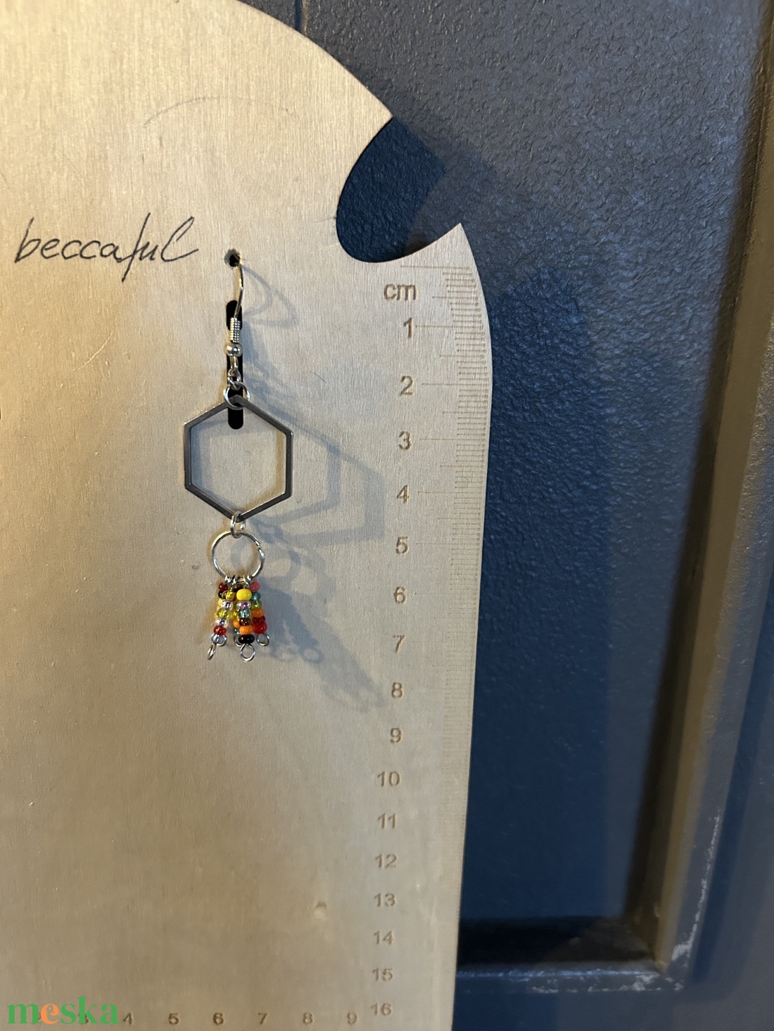 Színes hosszú lógós ezüst színű hatszög fülbevaló - ékszer - fülbevaló - lógó fülbevaló - Meska.hu