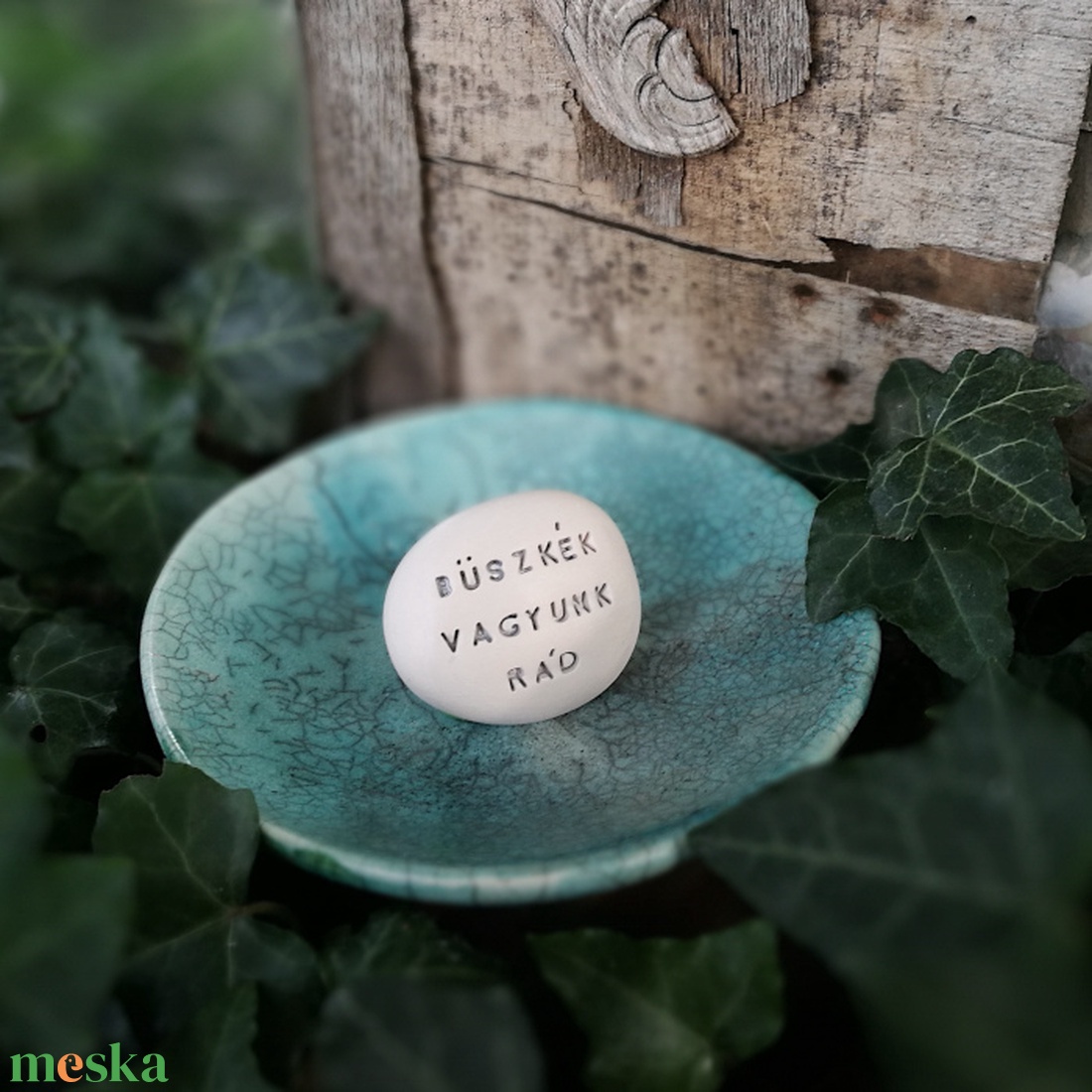 BÜSZKÉK VAGYUNK RÁD - Kerámia Varázskavics üzenettel, motivációs felirattal - esküvő - emlék & ajándék - köszönőajándék - Meska.hu
