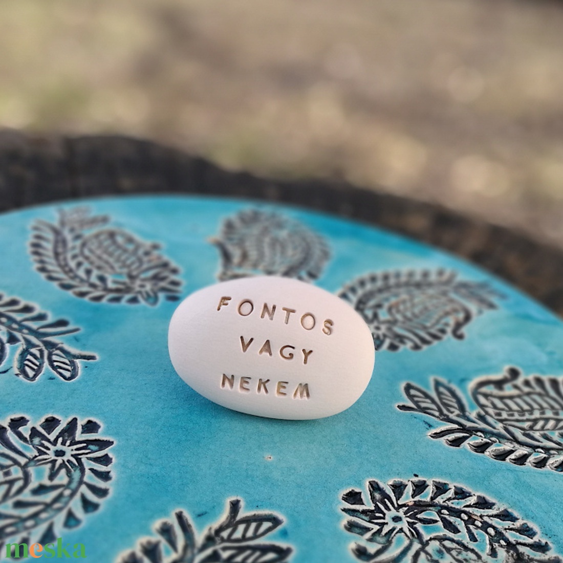 FONTOS VAGY NEKEM - Kerámia Varázskavics üzenettel, motivációs felirattal - esküvő - emlék & ajándék - köszönőajándék - Meska.hu
