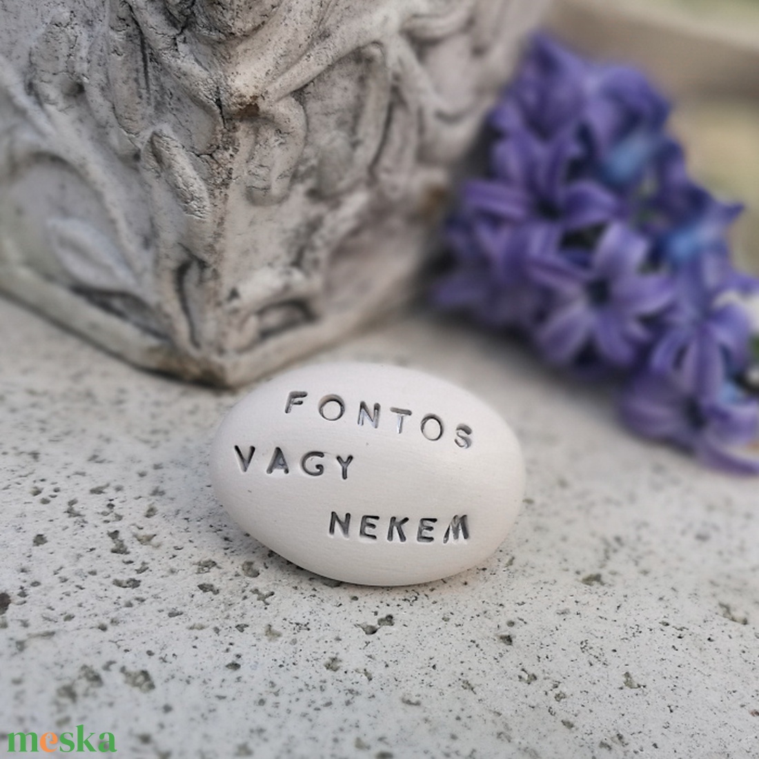 FONTOS VAGY NEKEM - Kerámia Varázskavics üzenettel, motivációs felirattal - esküvő - emlék & ajándék - köszönőajándék - Meska.hu